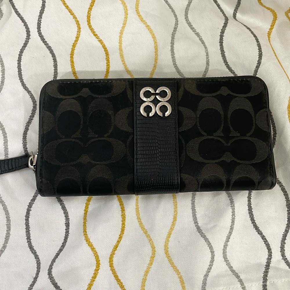 Coach mono zip wallet leather wrap around strap CLEAN inside